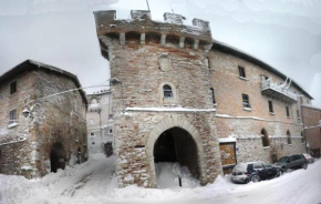 Nelle Mura Del Castello, Fossato Di Vico